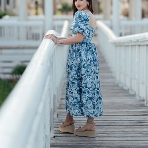Elegant Blue Floral midi Dress